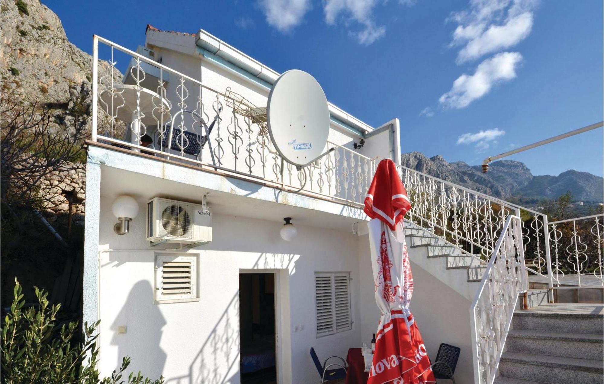 Gorgeous Apartment In Omis With House Sea View Dış mekan fotoğraf